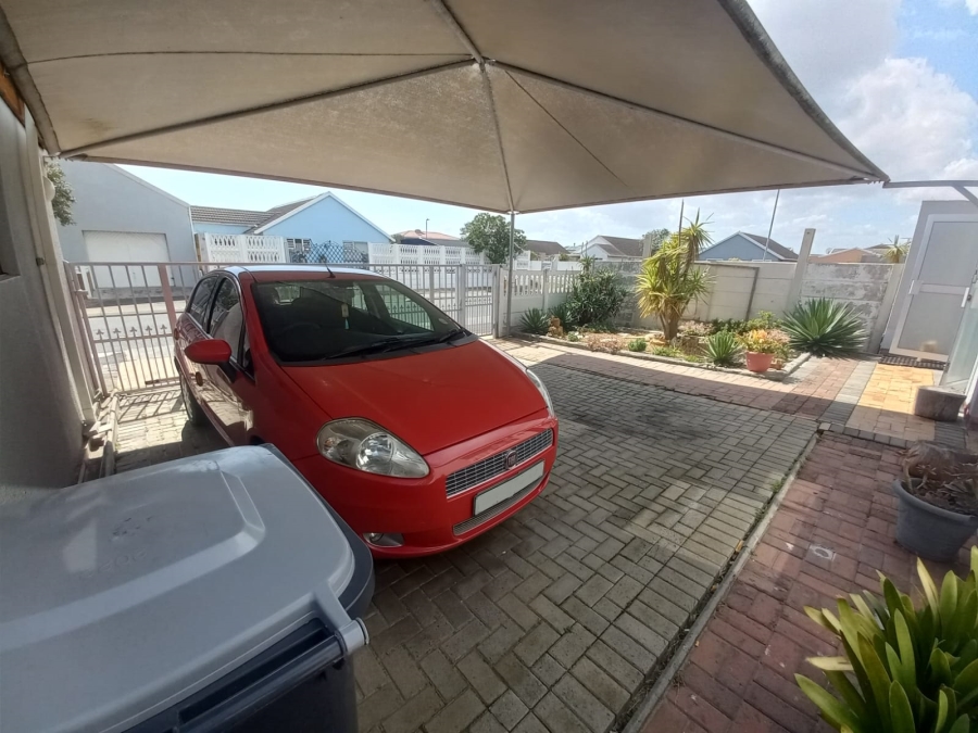 4 Bedroom Property for Sale in Strandfontein Western Cape